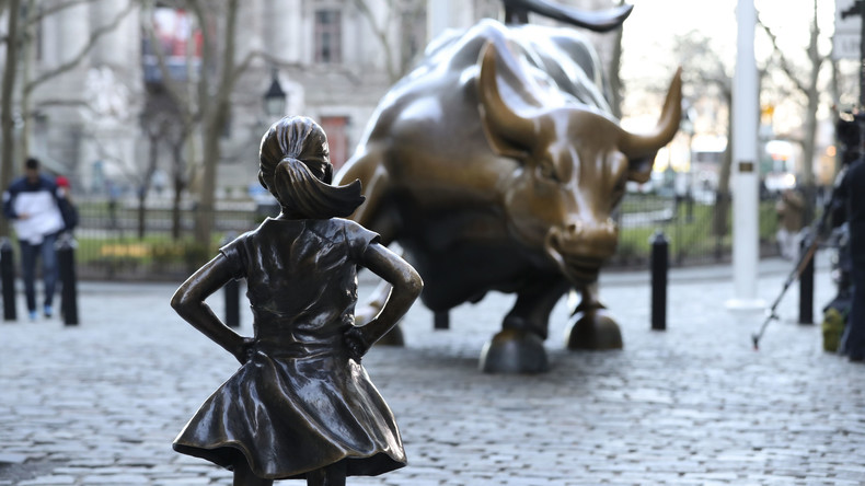 Auftraggeber der Statue für Förderung der Frauenrechte wird für Verletzung von Frauenrechten zahlen