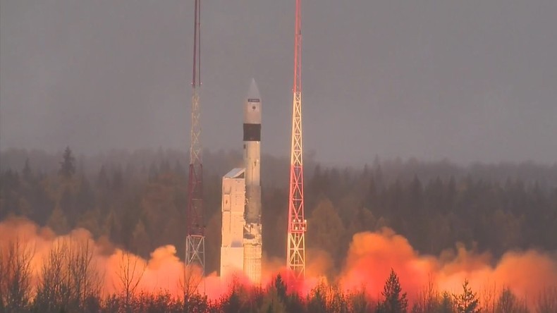 Umweltsatellit Sentinel-5P ins All befördert