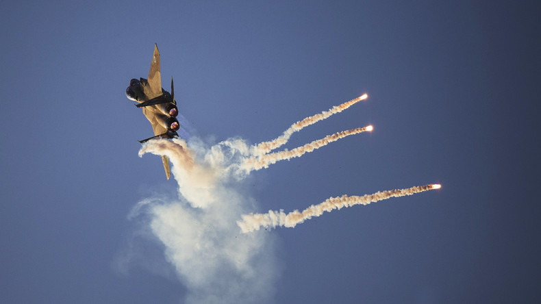 Nach angeblichem Beschuss: Israelische Kampfflugzeuge greifen Syriens Luftabwehr an