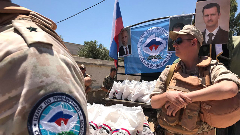 Russisches Militär liefert Lebensmittel in die kürzlich befreite syrische Provinz al-Quneitra
