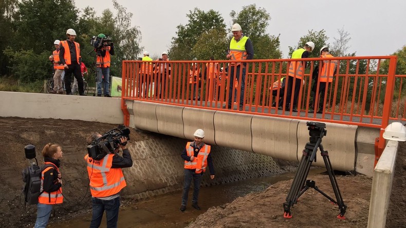 Niederländische Stadt eröffnet weltweit erste 3D-gedruckte Brücke