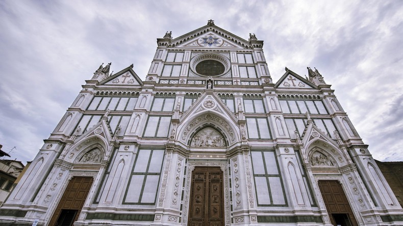 Stein löst sich von Kirchendecke in Florenz und erschlägt Touristen aus Spanien