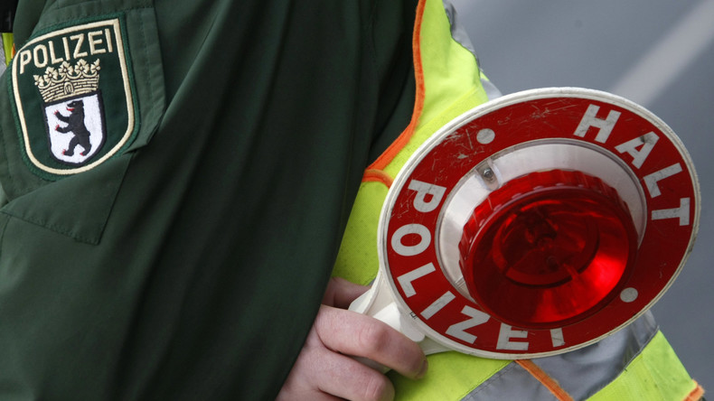 Polizei verfolgt mit 21 Einsatzwagen 18-jährigen Raser