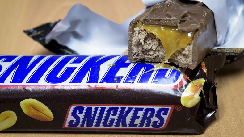 Bewaffnet und gefährlich: Mann verübt fünf Raubüberfälle mit Snickers als Waffe
