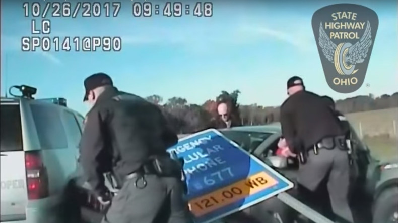 Dreikäsehoch stiehlt Auto und liefert sich einstündige Verfolgungsjagd mit US-Polizei
