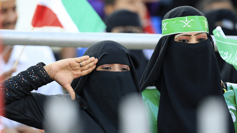 Saudi-Arabien: Frauen dürfen künftig Stadien betreten - aber nicht allein