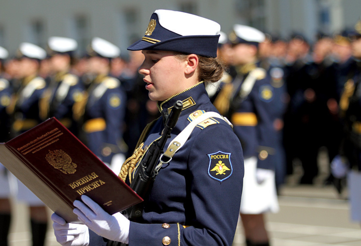 "Königinnen der Lüfte": Junge Frauen erobern die russische Luftwaffe