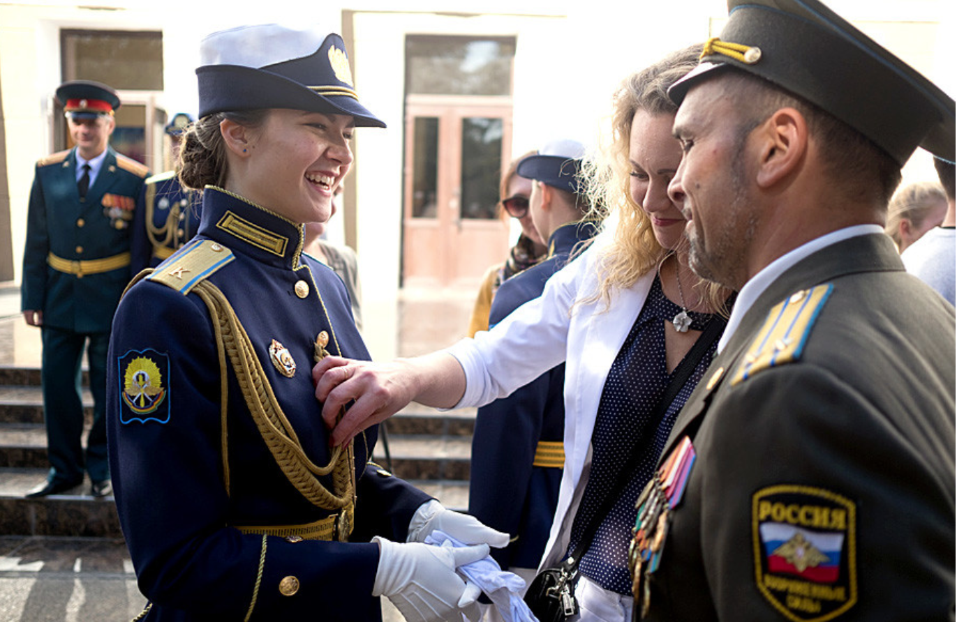 "Königinnen der Lüfte": Junge Frauen erobern die russische Luftwaffe