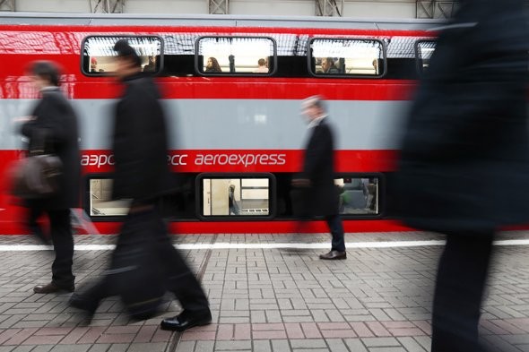 Erster Doppelstockzug Russlands fährt vom Zentrum Moskaus zum Flughafen Wnukowo ab
