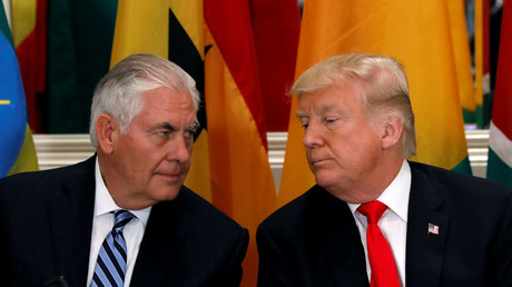 US-Außenminister Rex Tillerson (links) dementiert Rücktrittsgerüchte. Er sicherte US-Präsident Donald Trump seine Loyalität zu. 