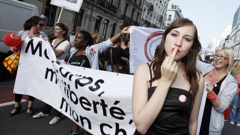 Frankreich: 20.000 Hassbotschaften in wenigen Stunden – Feministische Hotline stellt Dienst ein