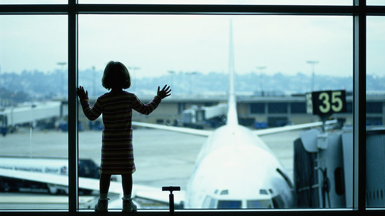 Schweiz: Siebenjährige schleicht an Flughafenpolizei vorbei und gelangt in Flugzeug ohne Ticket