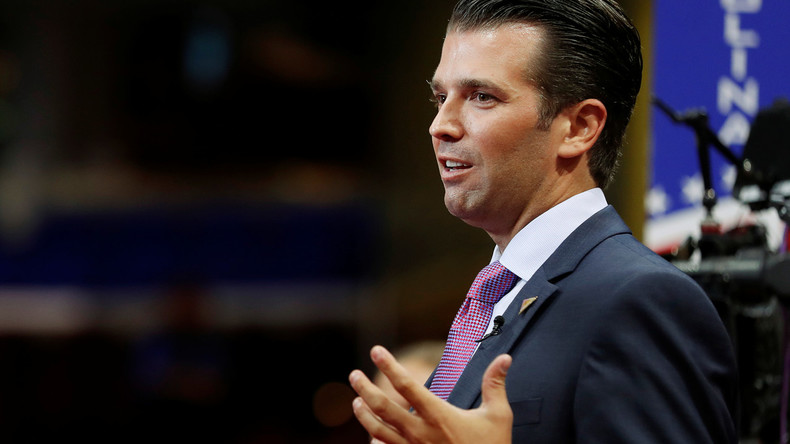 Trump-Junior erklärt seiner Tochter den Sozialismus – indem er die Hälfte ihrer Süßigkeiten wegnimmt