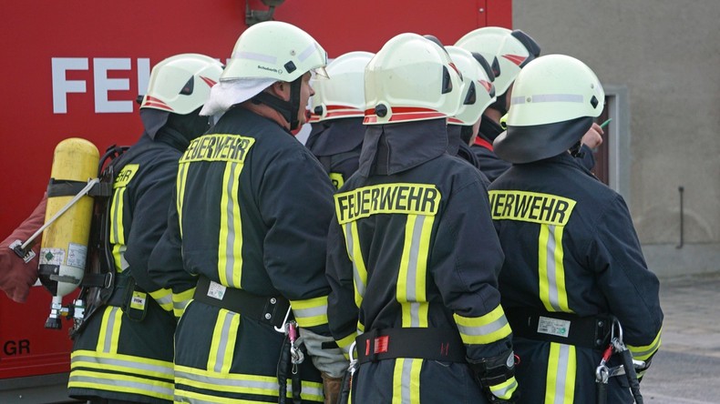 Viele Verletzte bei Feuer in Asylheim – Polizei nimmt Verdächtigen fest