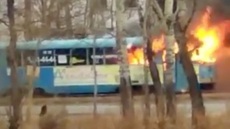 Heiße Fahrt: Brennende Straßenbahn erschreckt Einwohner von Chabarowsk