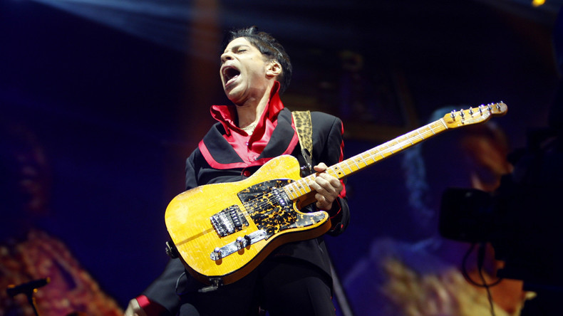 Gitarre des US-Popstars Prince kommt für 700.000 Dollar unter den Hammer