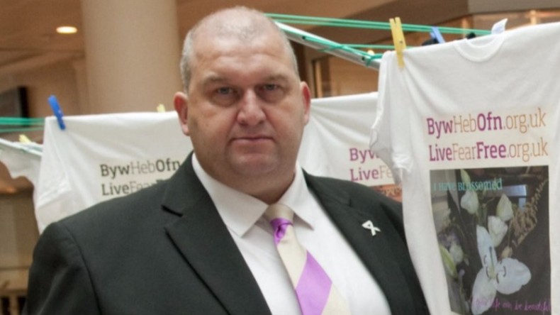 Walisischer Minister begeht Selbstmord nach Entlassung wegen Vorwürfe des "ungebührlichen Benehmens"