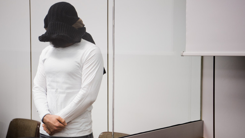 Kronzeuge im Prozess gegen mutmaßlichen IS-Deutschlandchef erhebt Vorwürfe gegen fünf Angeklagte