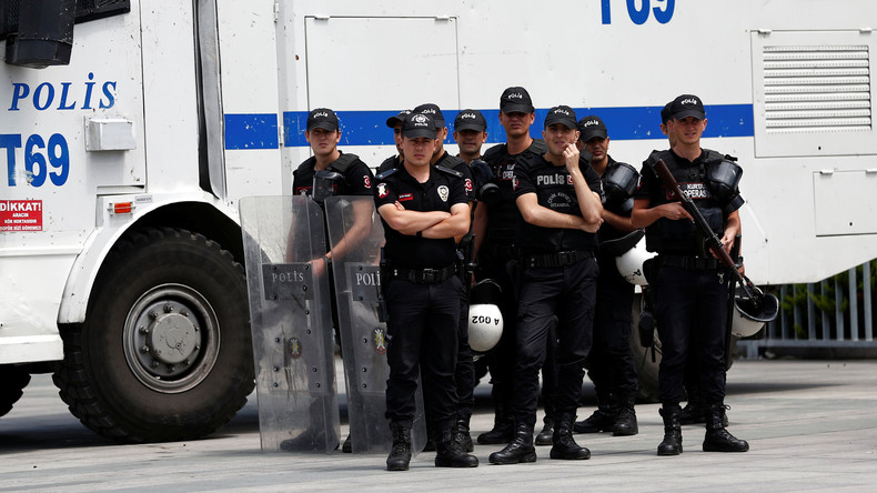 Türkische Polizei nimmt bei Razzien in Istanbul über 30 mutmaßliche IS-Anhänger fest