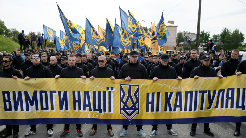 Deutsche Neonazis schließen sich als Söldner rechtsextremistischer Asow-Miliz in Ukraine an
