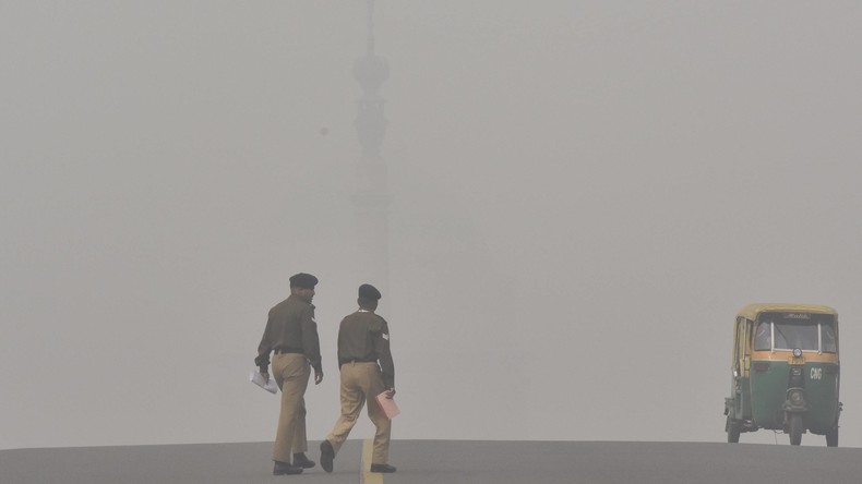 Behörden wollten Hubschrauber gegen Smog in Delhi einsetzen – doch Smog hindert sie am Fliegen