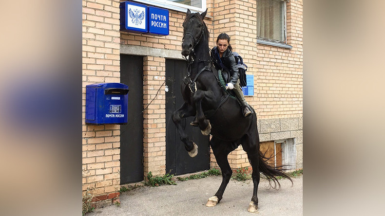 Postzustellerin mit Pferd aus Russland wird neues Gesicht von AliExpress