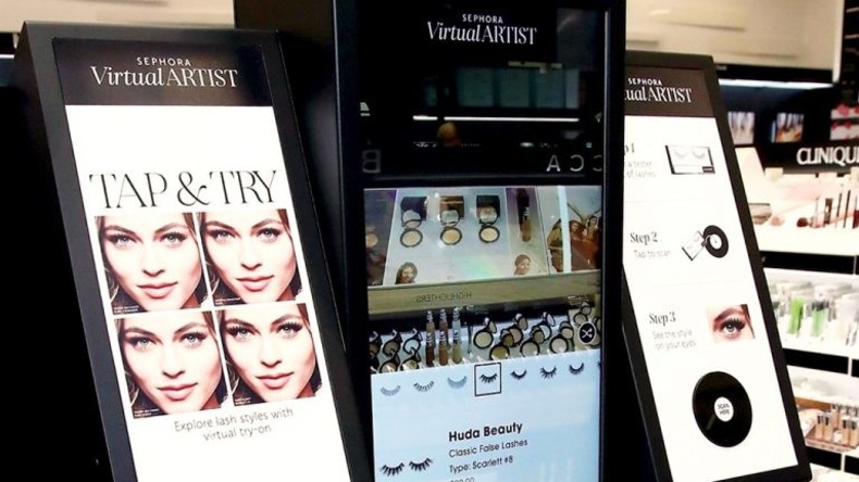Make-up ohne Schminke: Spiegel trägt Schönheitsmittel virtuell auf Gesicht auf