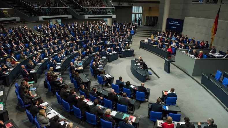 Bundestag nimmt Arbeit auf: Schlagabtausch zwischen SPD und FDP