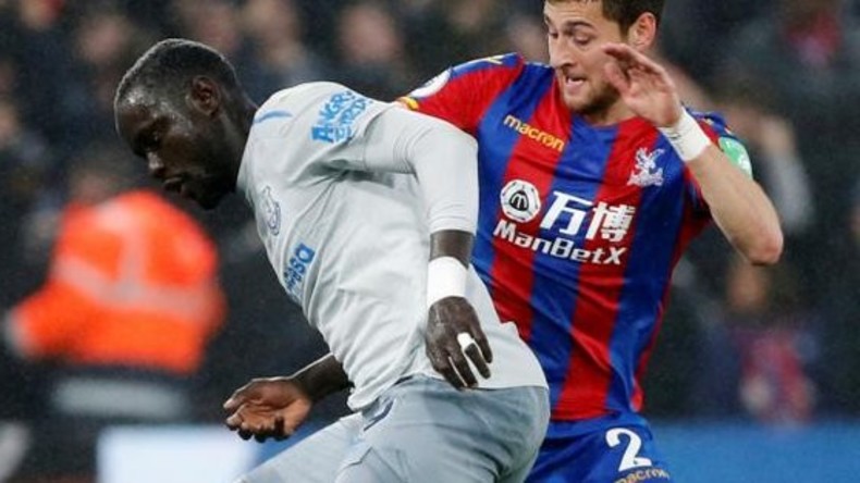 Erster Fußballspieler wegen Schwalbe während eines Spiels in England gesperrt