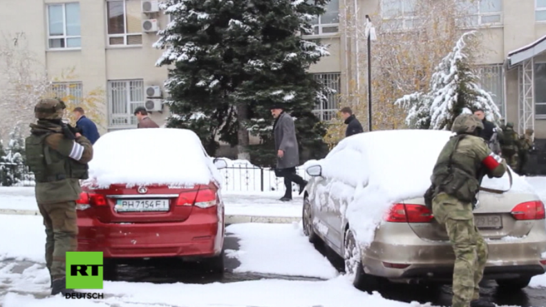 Putsch-Versuch in Lugansk? Bewaffnete in Tarnkleidung übernehmen Kontrolle von Regierungsgebäuden