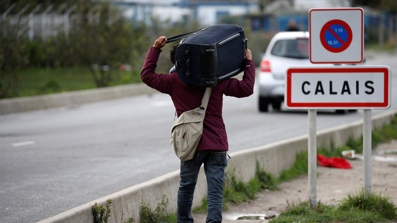 Französische Gendarmen schießen auf Wagen mit illegalen Migranten in Calais