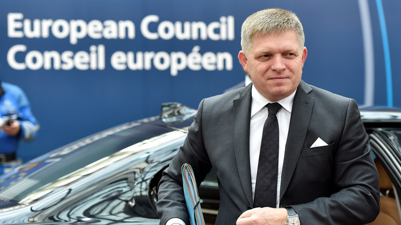 Slowakischer Regierungschef Robert Fico schiebt Nachtschicht in Fabrik