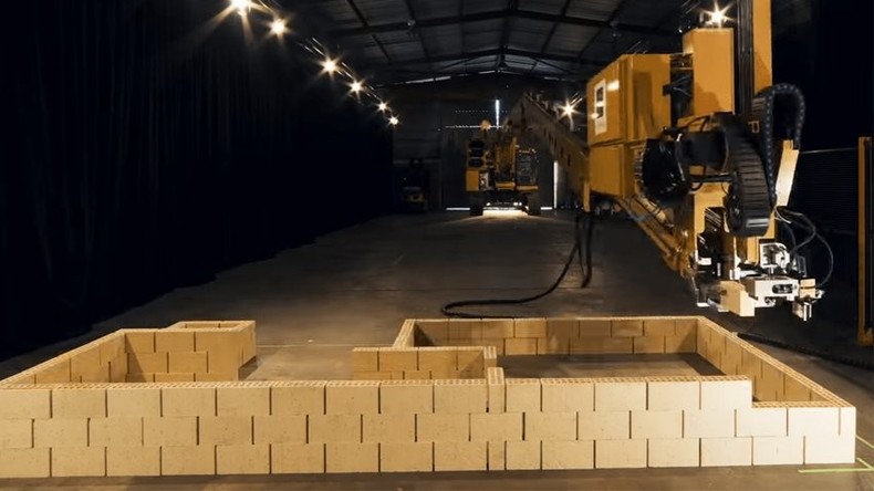 Roboter-Maurer soll Häuser in Saudi-Arabien bauen