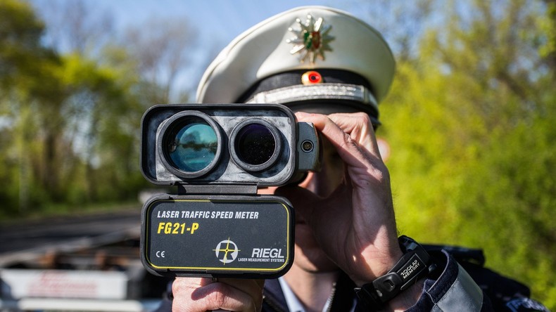 Hausbewohner stellen Blitzer-Attrappe auf und schrecken damit Raser ab