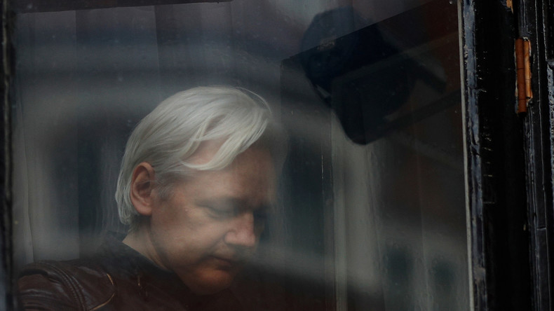 Kein Grund zum Lachen: US-Komiker muss wegen Freundschaft zu Assange vor US-Geheimdienstausschuss