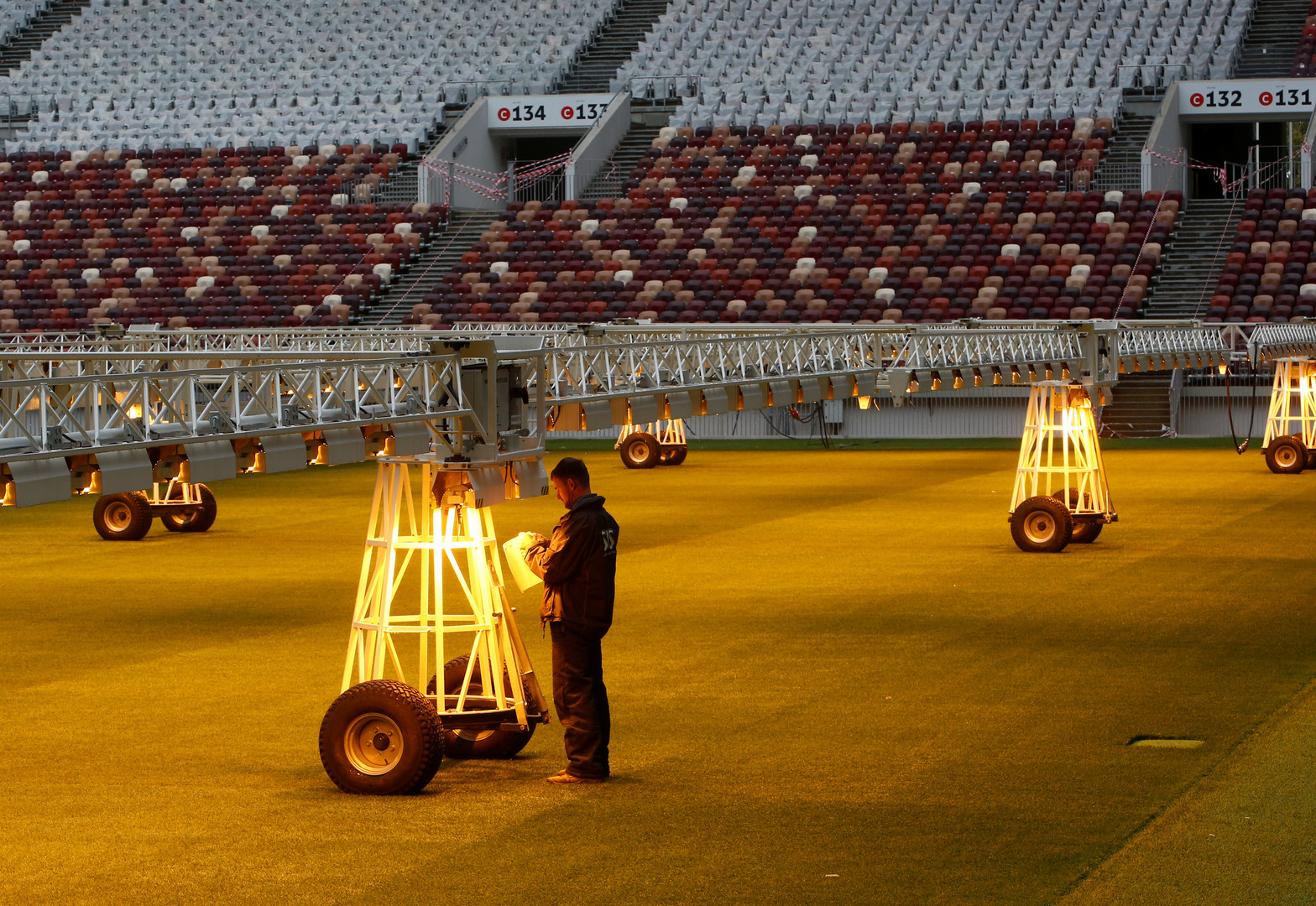 Hochmoderner Fußball-Tempel für die WM 2018: Russland eröffnet Luschniki-Stadion
