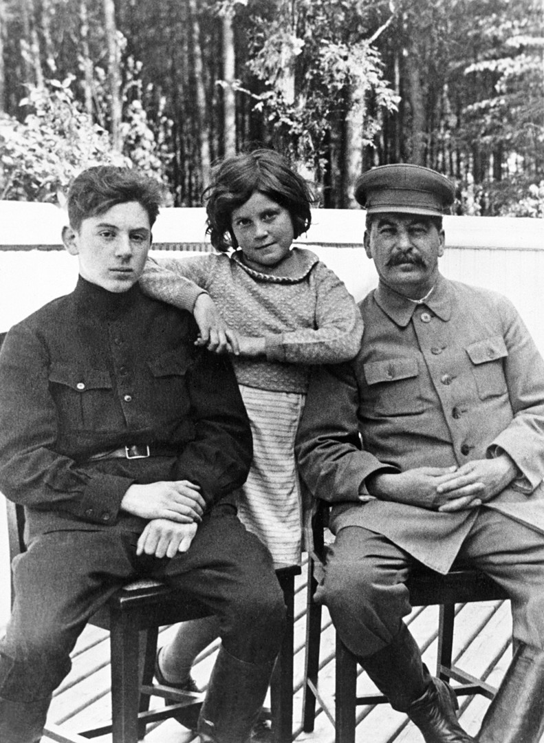 Im Schatten der Macht: Stalins Familie und ihr Schicksal