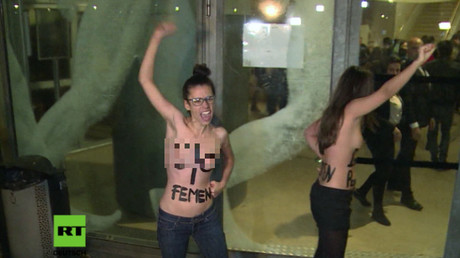 Paris: "Keine Vergewaltiger-Ehrung!" - Femen protestieren halbnackt gegen Polanski-Retrospektive