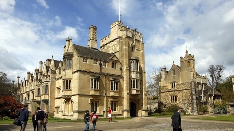 Aus Oxford sind namhafte Politiker hervorgegangen. Bild: Magdalen College, eines der 39 Oxford-Colleges, welches ebenfalls in kontroverse Offshore-Projekte  investierte.