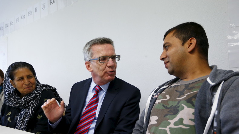 De Maizière bietet abgelehnten Asylsuchenden bis zu 3.000 Euro für die Heimreise