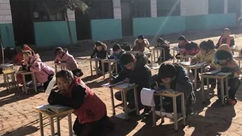 Chinesische Schüler hatten Unterricht im Freien – bei null Grad Celsius