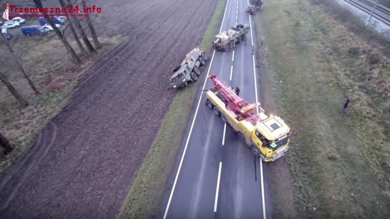 Slapstick im ländlichen Polen: US-Army-Konvoi versenkt sich im Graben