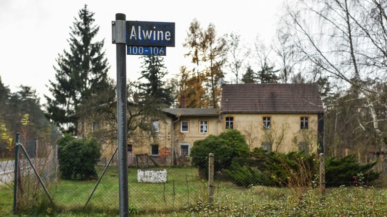 Brandenburgisches Dorf Alwine für 140.000 Euro versteigert