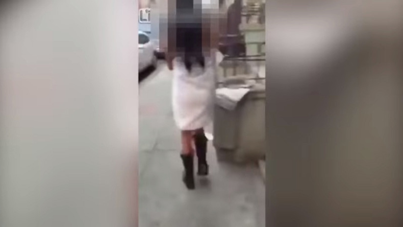 New York: Mann vor Gericht, der Ex-Freundin fürs Fremd-Chatten nackt auf die Straße zwang