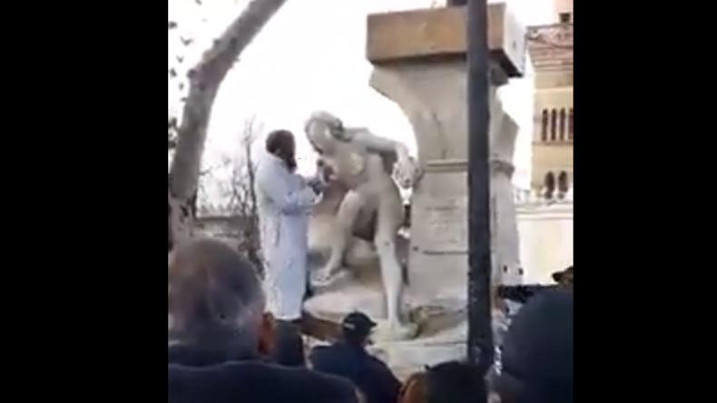 Algerien: Islamist zerstört Brüste und Gesicht antiker Statue