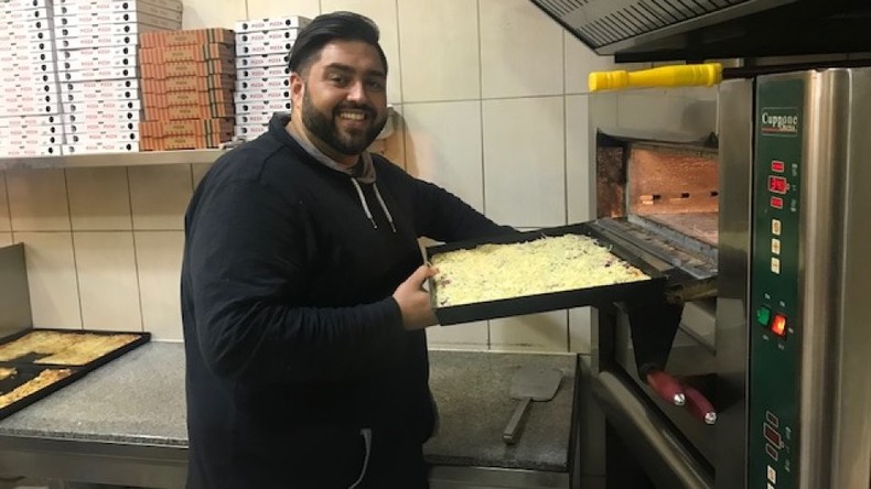 Pizzabäcker verteilt gratis 200 Pizzen an Obdachlose