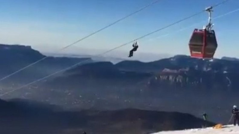 Spektakuläre Skifahrer-Rettung aus französischer Seilbahn