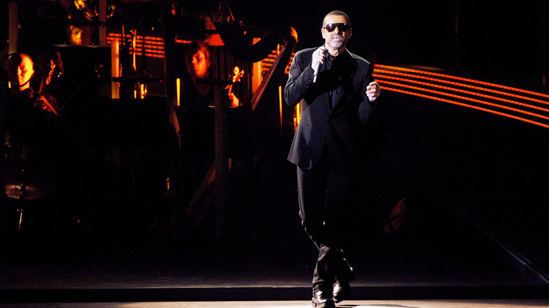 Blumenmeer zum ersten Todestag von George Michael