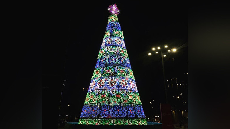 Mailand: Gambischer Migrant versucht Kreuz von Weihnachtsbaum zu entfernen