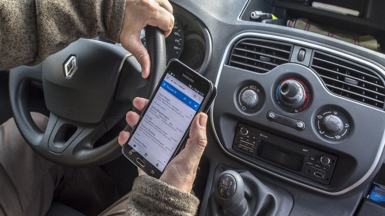 Dubai: Autofahrer startet Live-Übertragung seiner Fahrt - Polizei verhängt Geldstrafe in Kommentaren